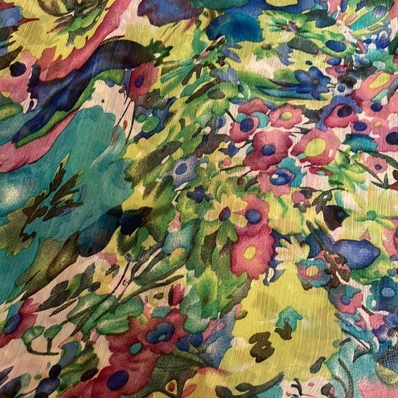 Spring Fling Top 🌷 - Picture 3 of 5